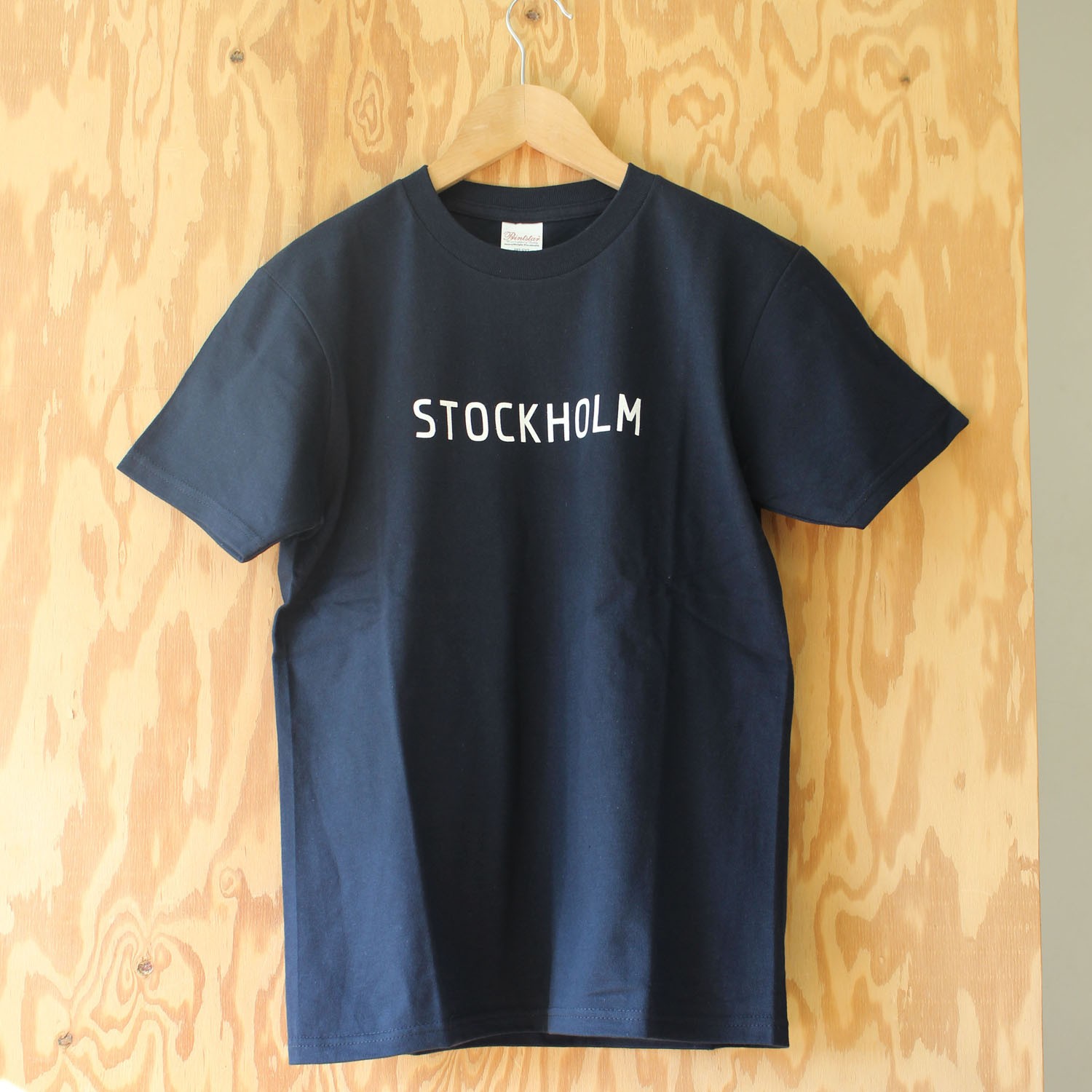 【Scandinavian cafe】北欧都市ユニセックスTシャツ　STOCKHOLM　ネイビー 160 / S / M / L